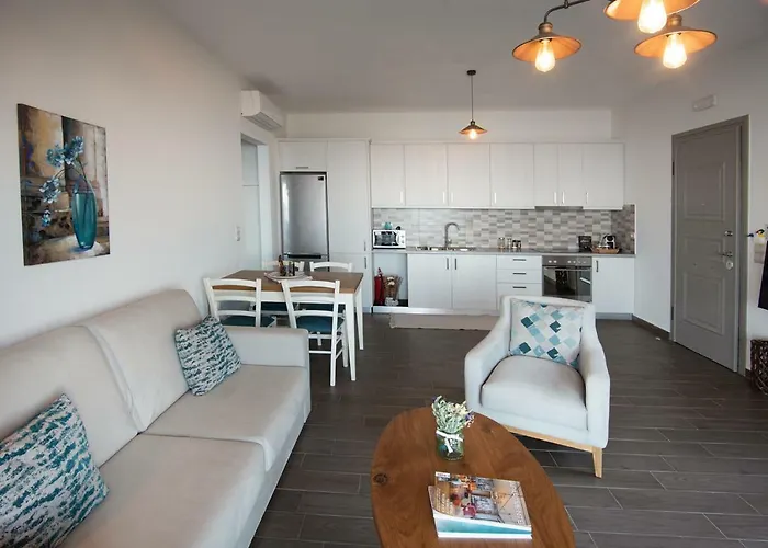 Bay View Apartment *